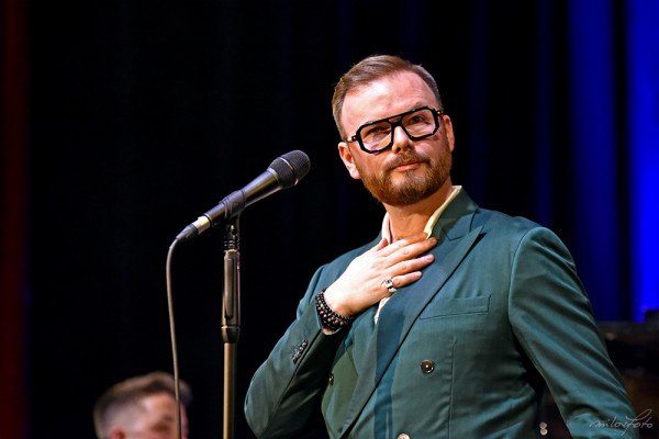 Jan Smigmator + Band, host Tonya Graves v Brně